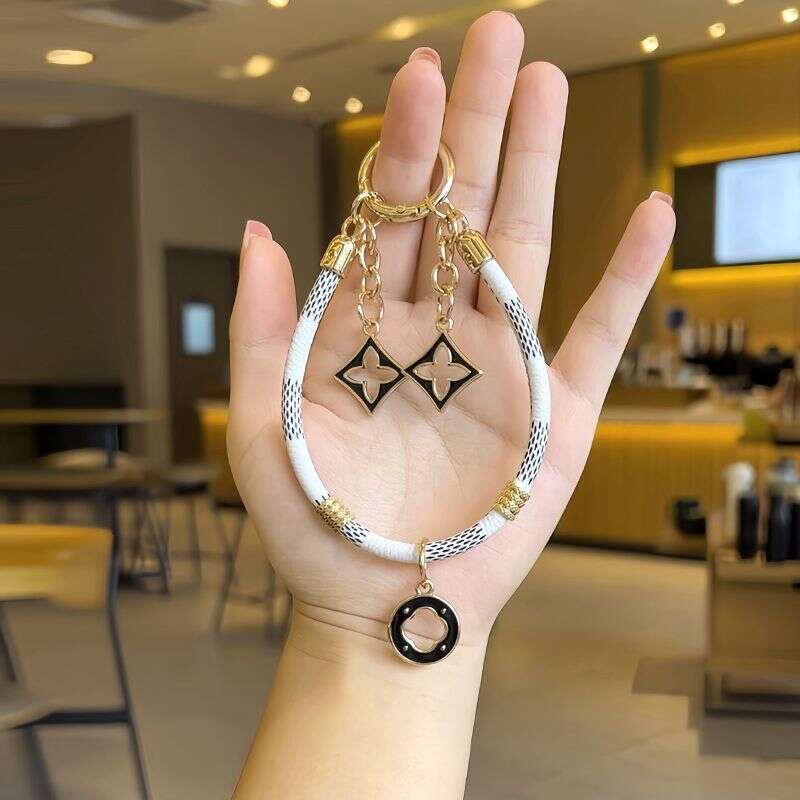 Keychain New High-End Sense Presbyopic Leather Light Luxury Gold Fashion Personality Temperament Mobile Phone Pendant Chain Car Keychain