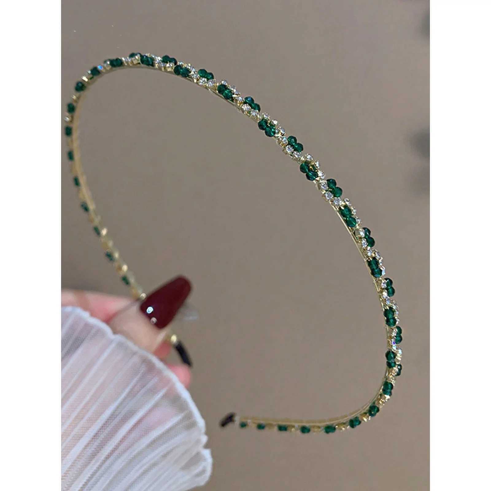 1PC Elegant Retro Palace-Style Green Narrow-Edged Headband Shiny Zinc Alloy Hair Accessory Suitable for Parties and Daily Wear D260326
