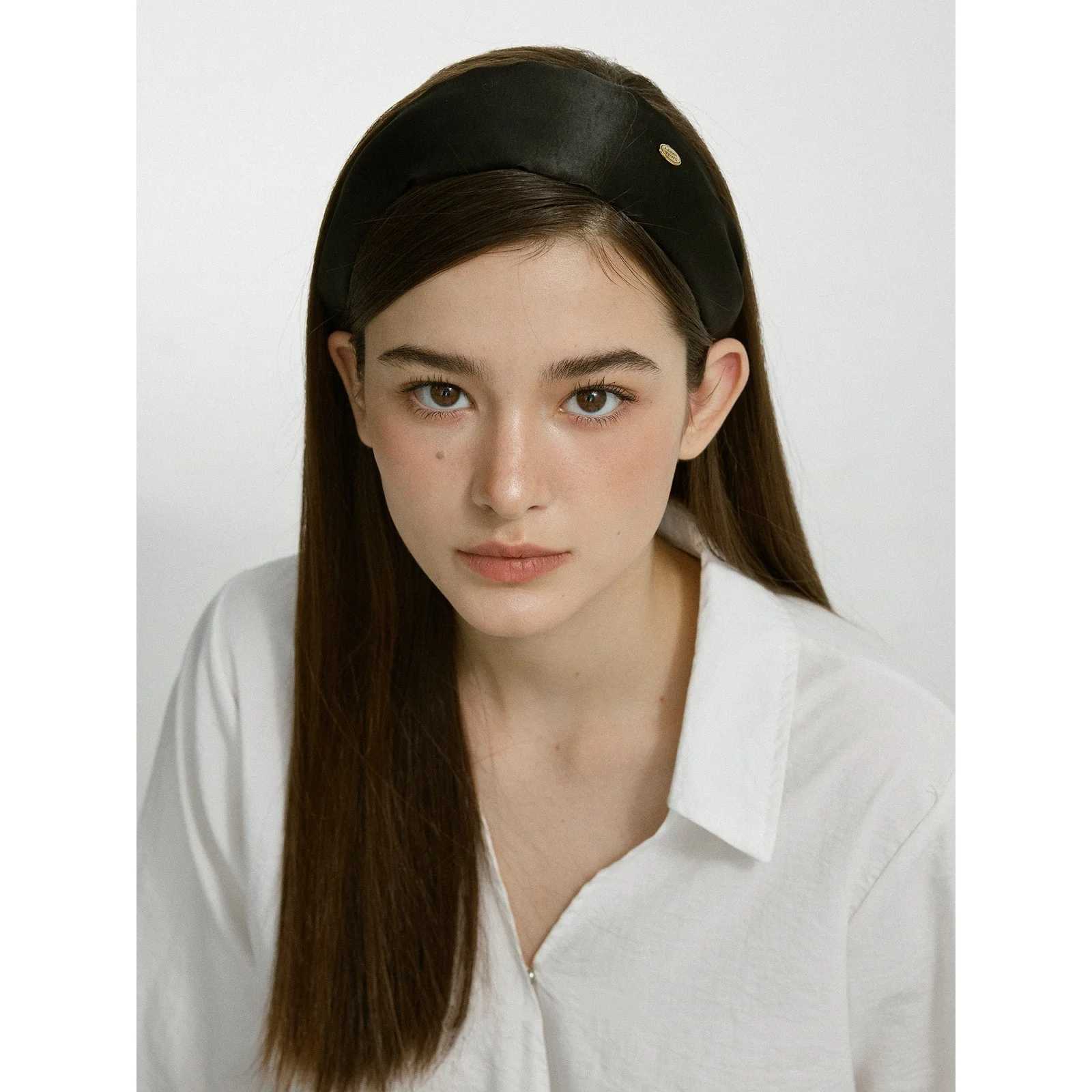 1 Piece French Retro Satin Glossy Headband Autumn Winter Elegant Wide-Brimmed Hair Hoop Womens Stylish Hair Accessory D260326