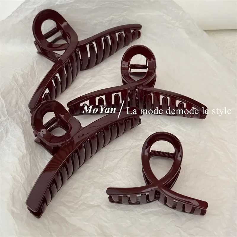 Simple fashion slightly drunk retro dark red grab clip temperament cross hairpin large back head disc hair shark clip H260326