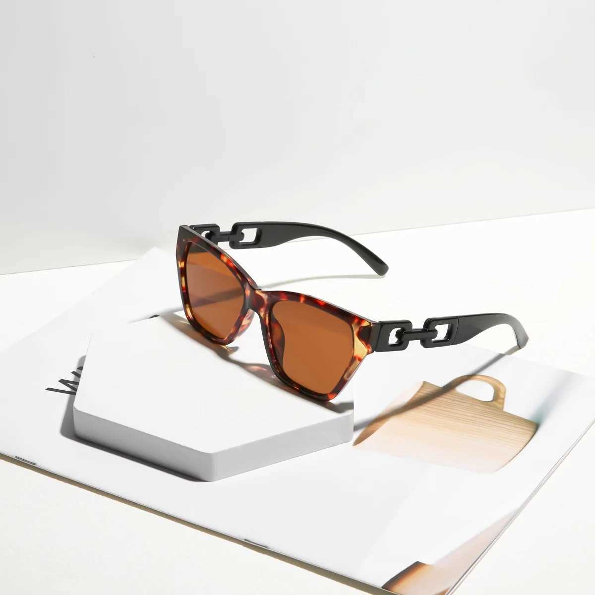 European and American retro fashion Y2K sunglasses for summer sun shading sun protection UV protection lightweight sunglasses D2603261