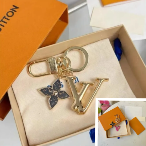 Designer Letters bag charm luxury keychain gold color keyrings Women Buckle jewelry bag charms Pendant Exquisite Gift pink digit pendant Lovers Car Key chains 6A
