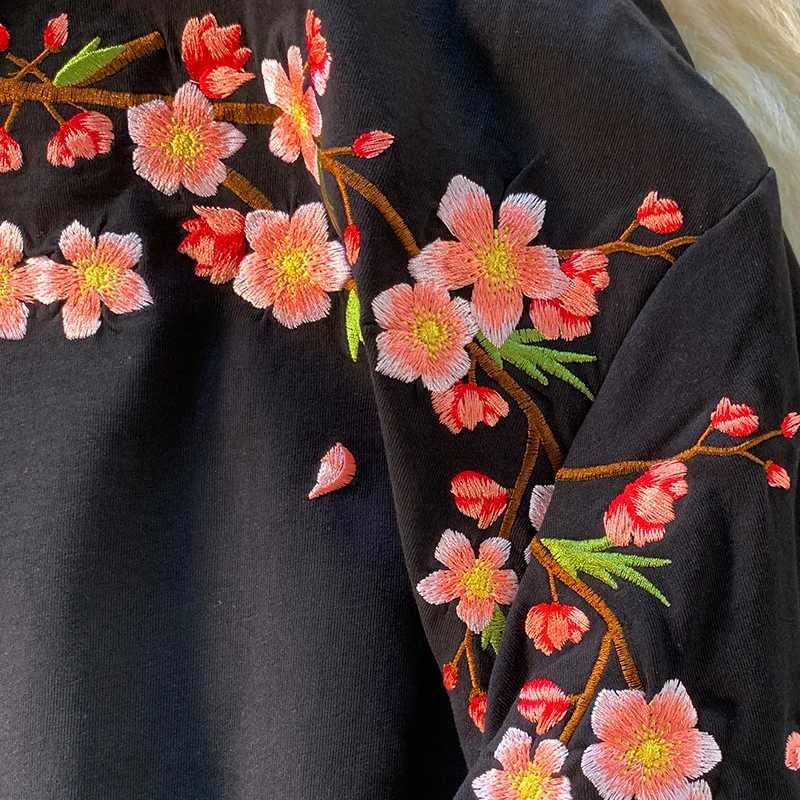 Embroidery T Shirt Man Flower Fashion Harajuku T Shirt Women Cotton Japanese Hip Hop Tees Short Sleeve Streetwear High Quality C260326