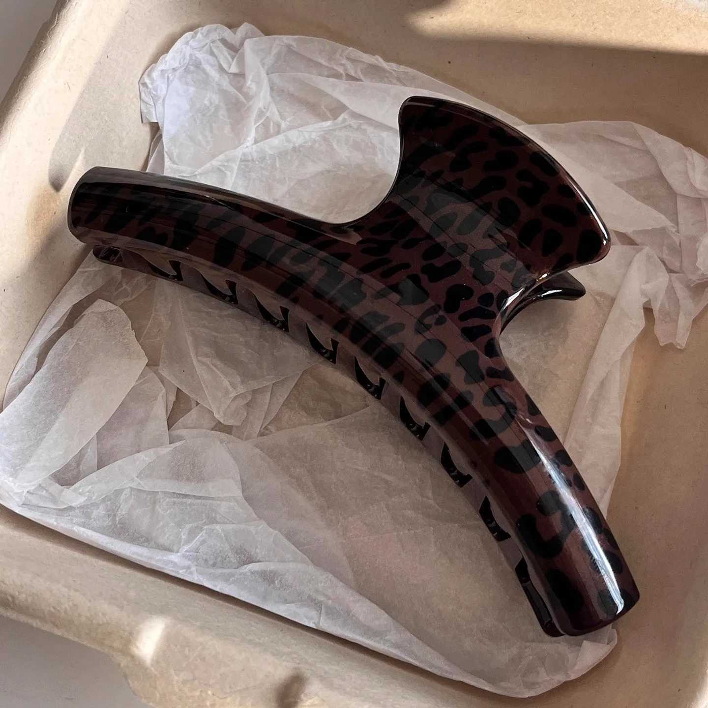 2pcs Vintage Leopard Print Arc Moon Hollow Large Hair Grab Clips Claw For Women French Style Shark Clamp Charm Hair Accessories H260326