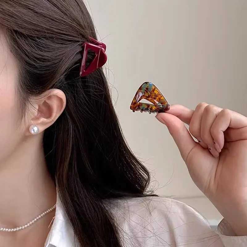 French Style Triangle Acetate Small Hair Claw For Women Girl Sweet Hair Ornament Mini Claw Clip Hairpin Hair Clip Hair Accessory H260326