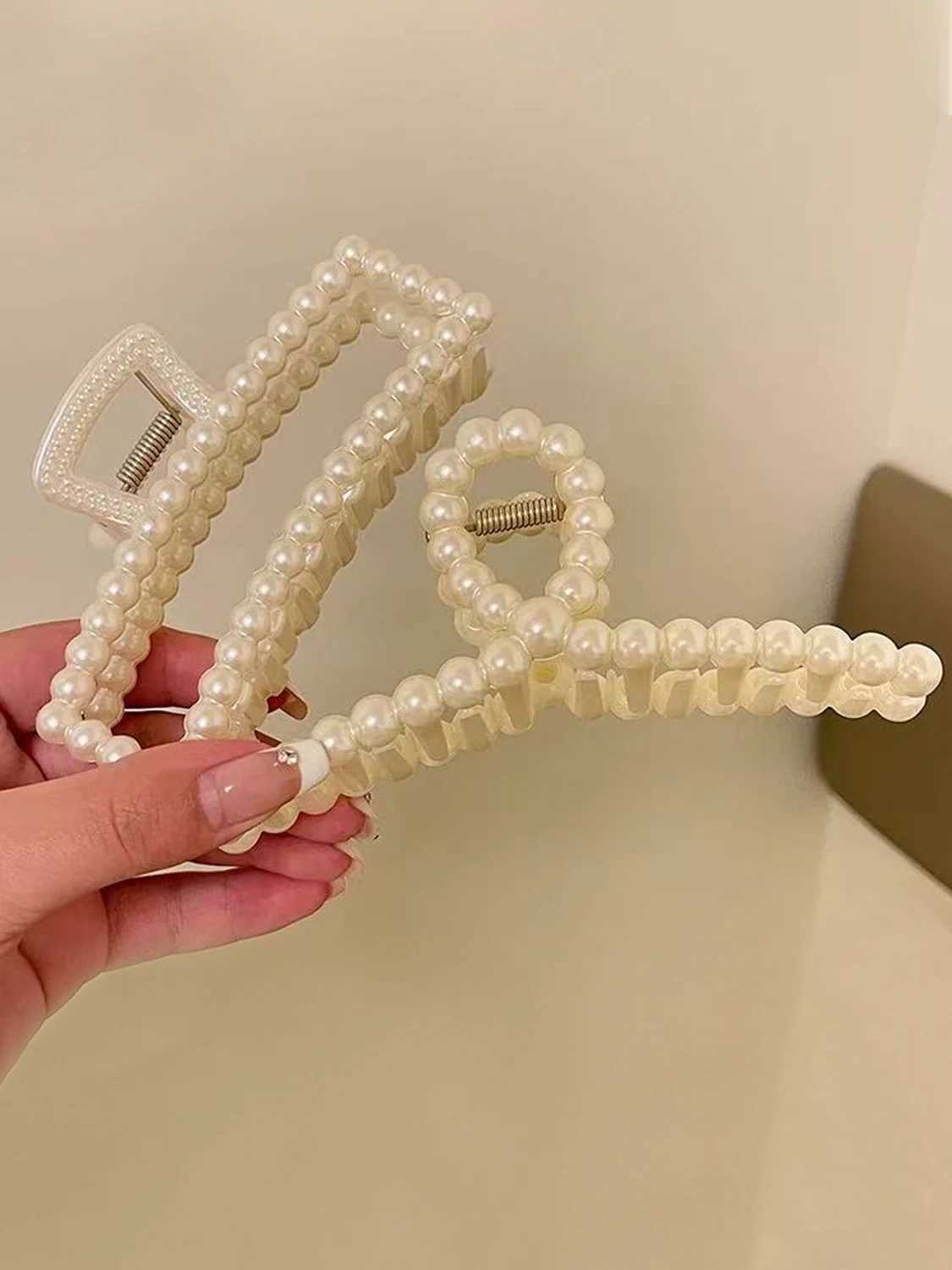 1pc temperament large pearl hair clip elegant back of the head grip clip pan hair ponytail shark clip simple retro French clip H260326