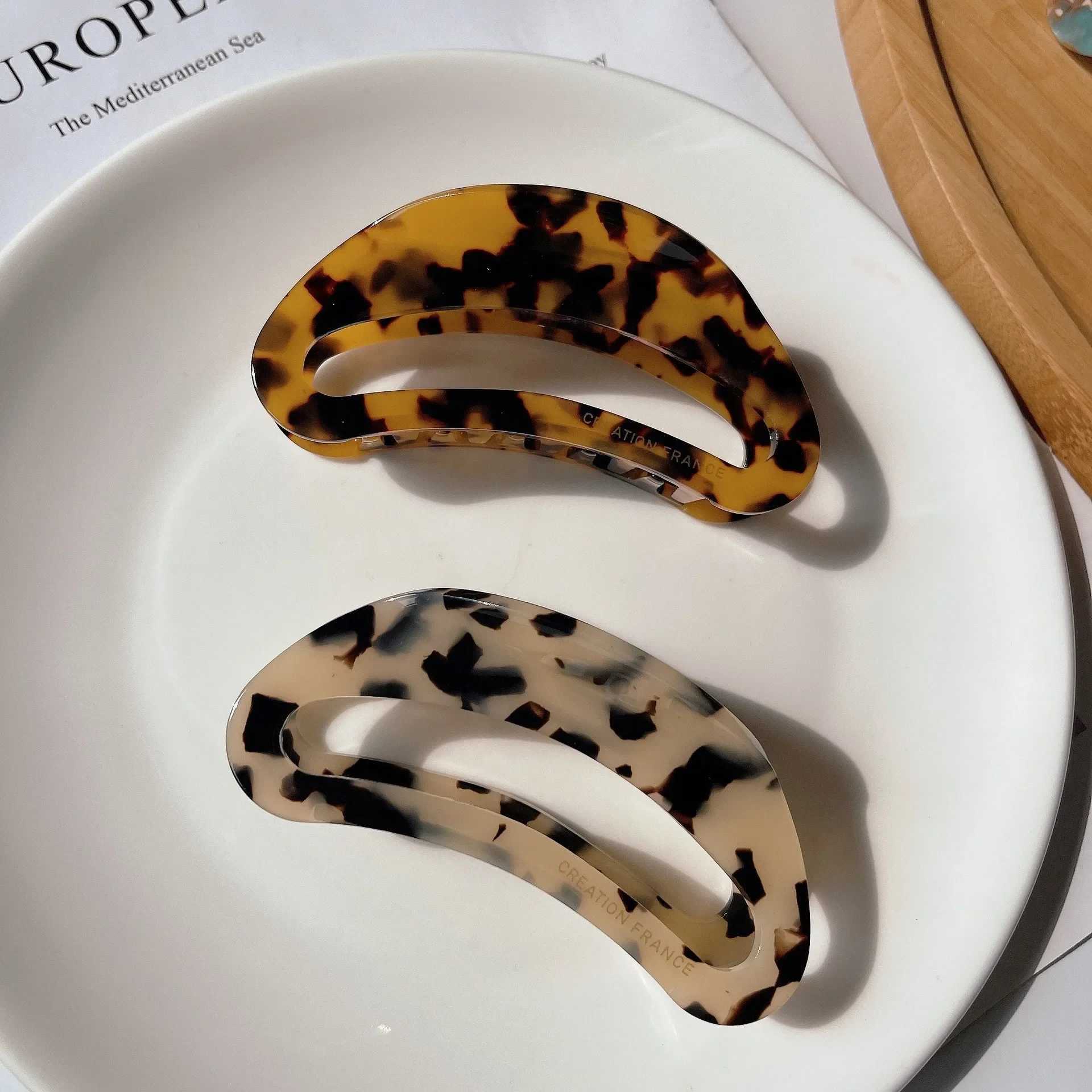 DuoShang French Vintage Hollow Curved Large Hair Claw Acetate Claw Clips Leopard Print Crab Hair Clip for Women Hair Accessories H260326