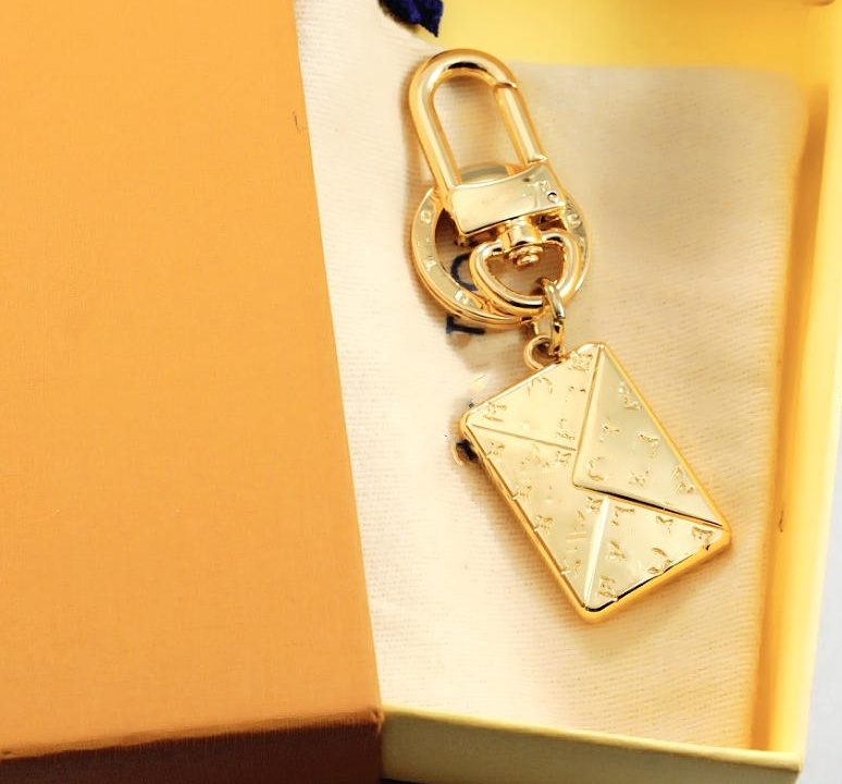 designer keychain women V Letters designers keychain wallet top llavero Car Key Chain men Buckle jewelry envelope Keyring Keychains Lanyards