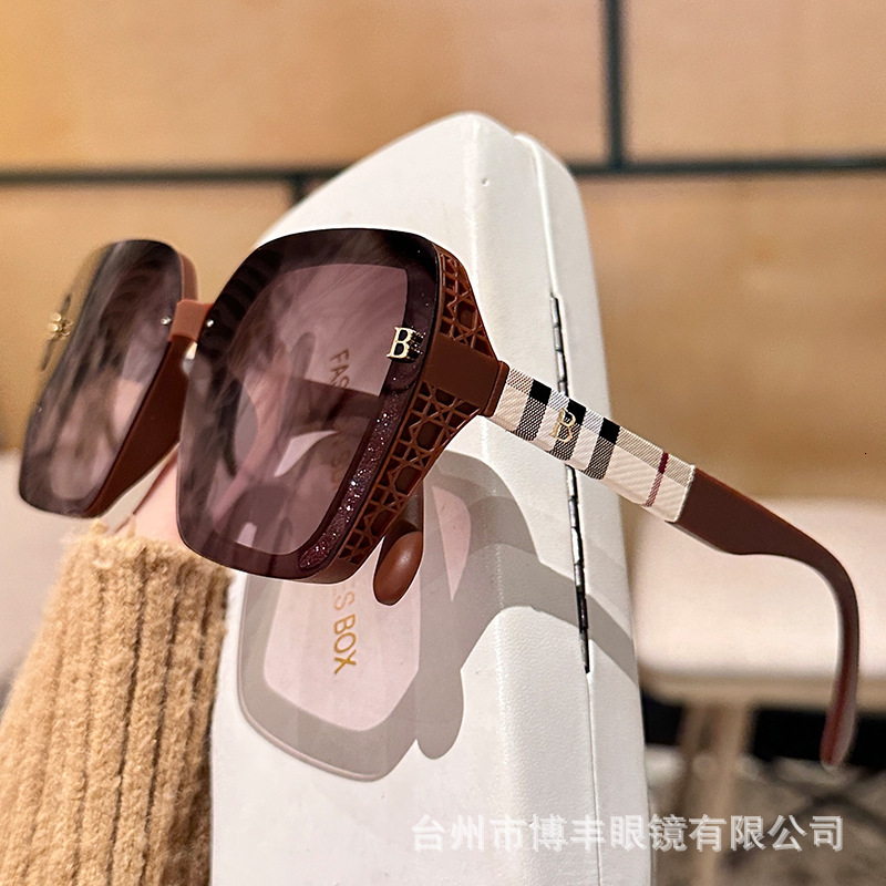 Luxury Brand Designer Sunglasses 2026 New Model Letter Pattern Polarized HD Sunglasses For Women, Light Luxury High-Quality Large Frame Sunglasses Who