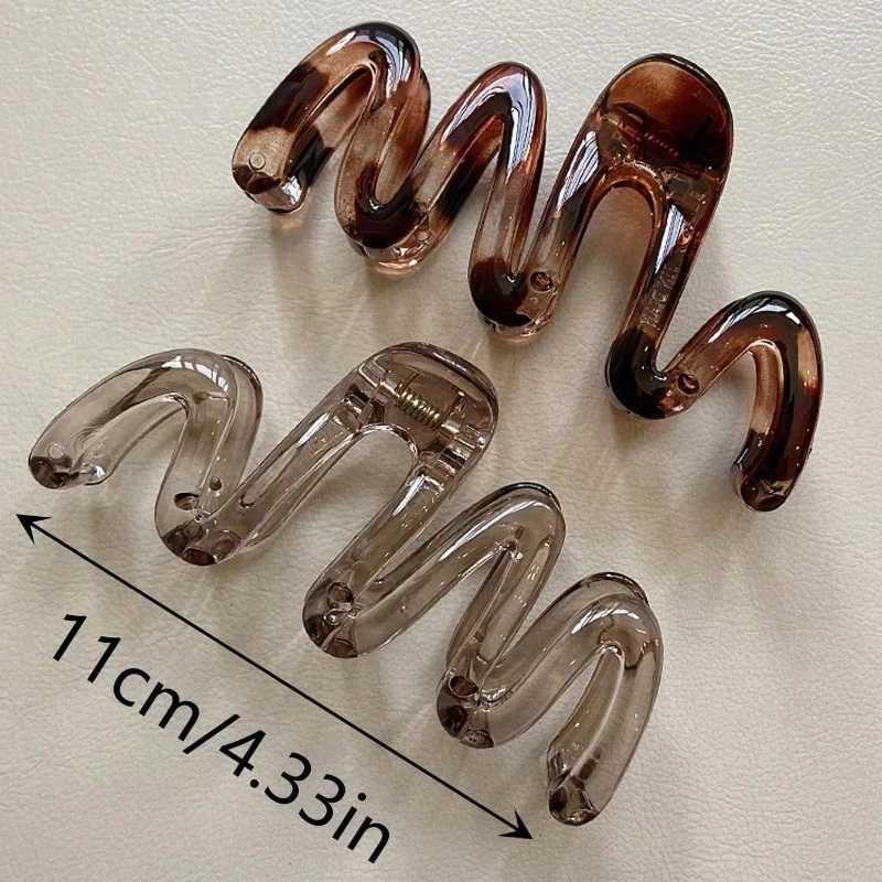 Womens Wavy High Glossy Amber Brown 11cm/433in Large Lightweight Plastic Hair Clip Elegant and Minimalistic Hair Accessories H260326