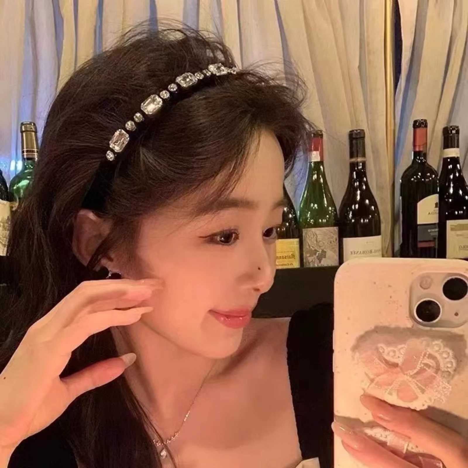 1pc Velvet Hair Hoop with Shiny Diamonds for Women - Luxury Style Headband for Autumn Winter Suitable for Face Washing Hair D260326