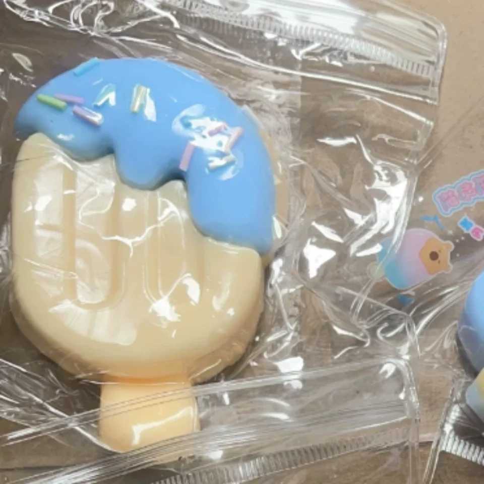 1-Pack Cute Blueberry Lava Ice Squeezable Toy Soft Squeezable Toy High-Value Popsicle Stress Relief Toy Anti-AnxieTY Ma H260326