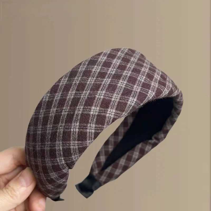 Vintage Plaid Thickened and Widened Headband for Women 2025 New High-End Feel High Skull Top Sponge Headband Autumn Hairband D260326