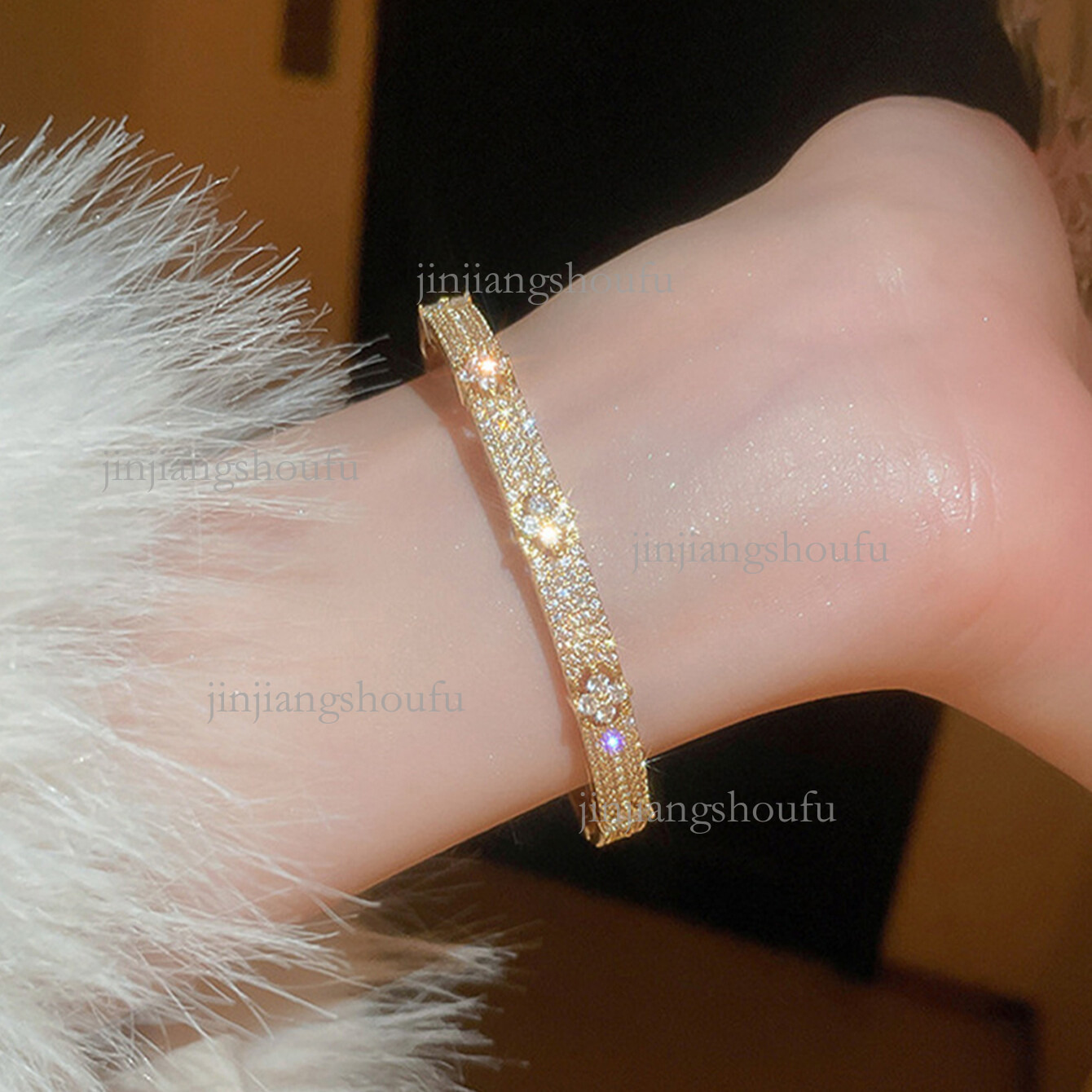 2026 Fashion Micro Inlaid Zirconia Designer Bracelet Luxury Brand Women's Jewelry Accessories High-quality Temperament Clover Bracelet Letter Sil