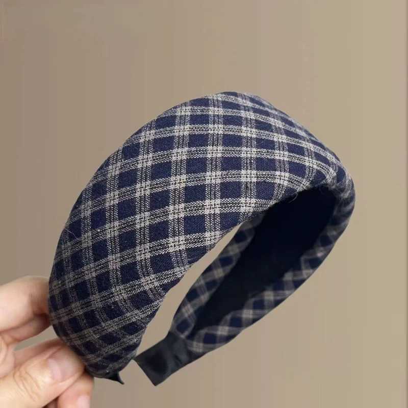 Vintage Plaid Thickened and Widened Headband for Women 2025 New High-End Feel High Skull Top Sponge Headband Autumn Hairband D260326