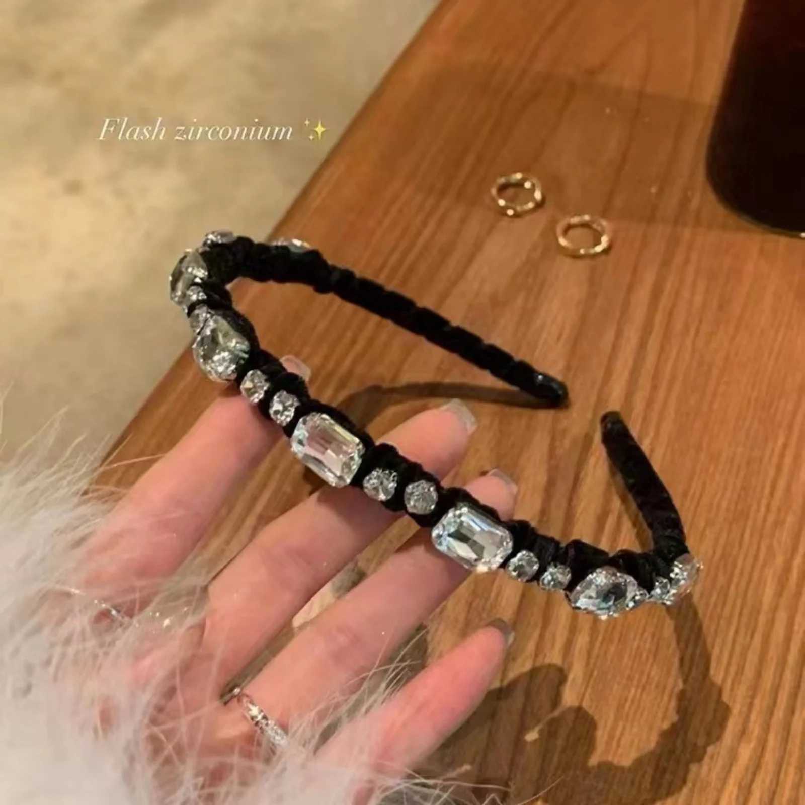 1pc Velvet Hair Hoop with Shiny Diamonds for Women - Luxury Style Headband for Autumn Winter Suitable for Face Washing Hair D260326