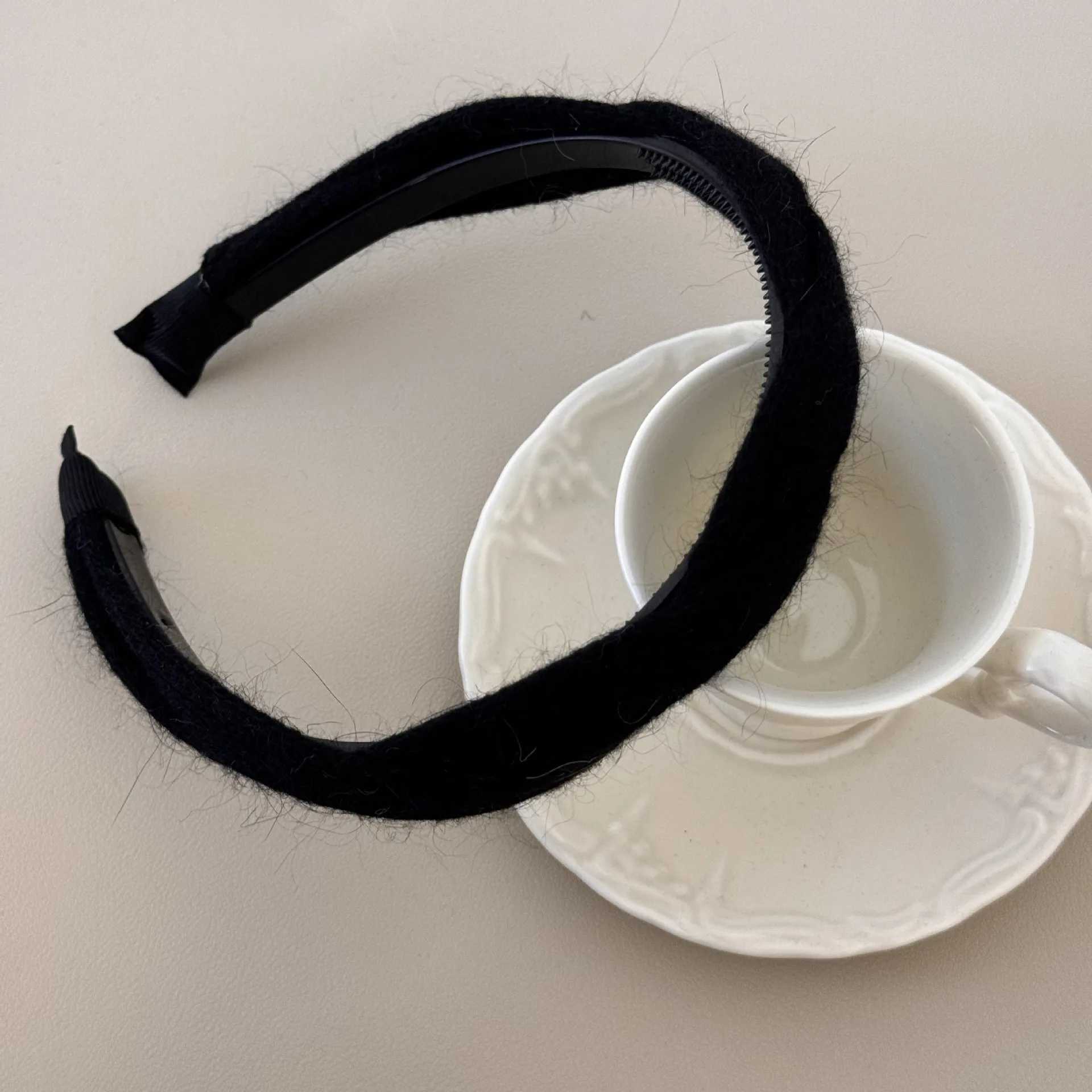 New Soft Waxy Plush Hair Band Knitted Fried Dough Twists Hair Band for Autumn and Winter Women D260326