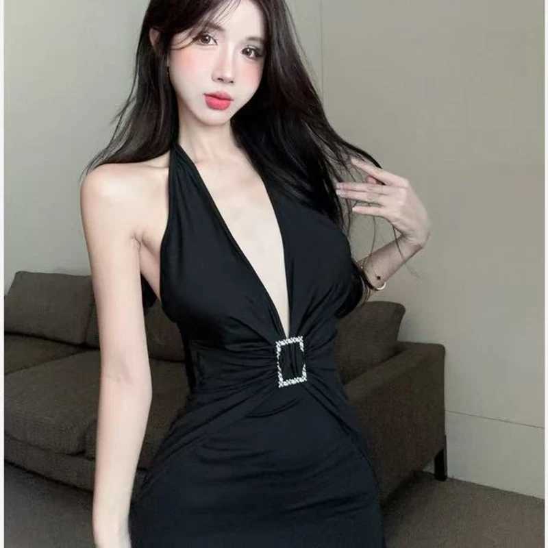 A new summer sexy deep V-neck halter dress for women with waist bag and exposed back to make them look slimmer M260326