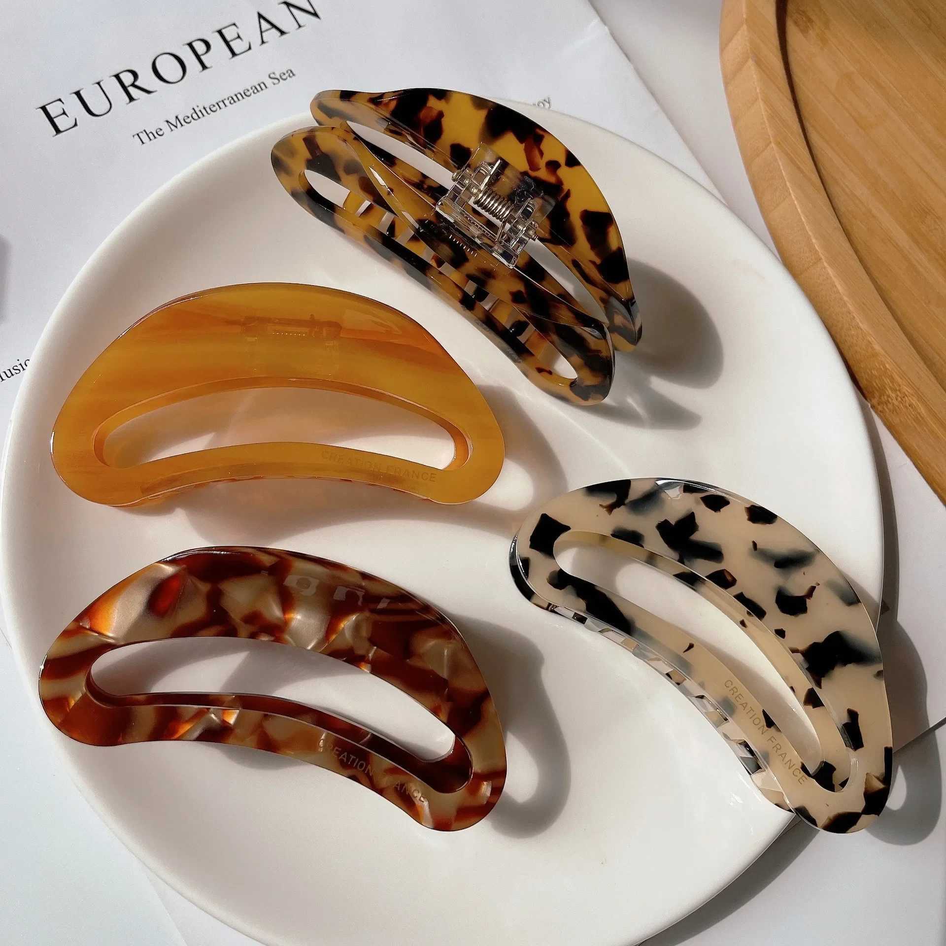 DuoShang French Vintage Hollow Curved Large Hair Claw Acetate Claw Clips Leopard Print Crab Hair Clip for Women Hair Accessories H260326