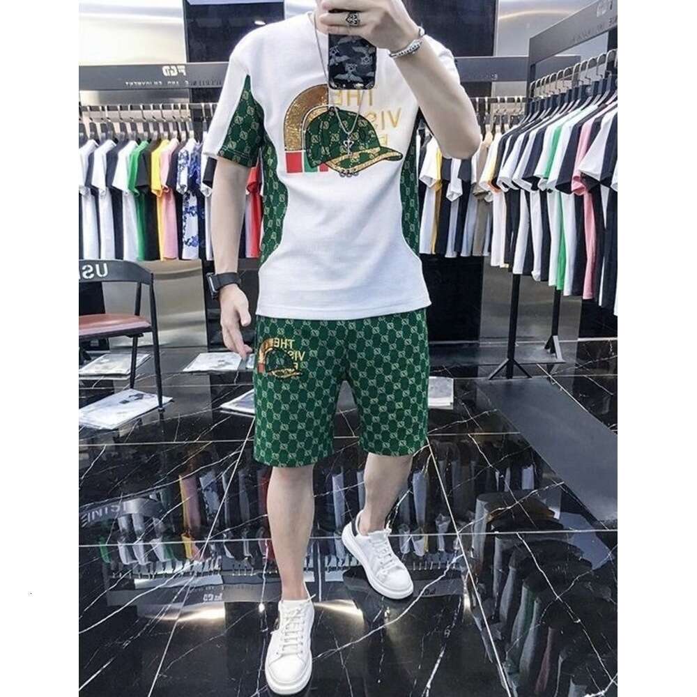 2026 European Summer Fashion Casual Suit With Unique Print, Men's T-Shirt And Shorts Set In Light Luxury Style