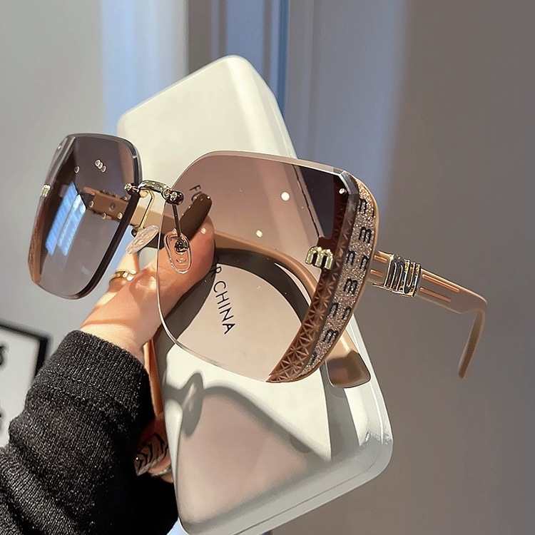 2026 New Fashionable Edge Cutting Sunglasses Half Frame High Quality Trendy Simple Sunglasses Women's Fine Glitter