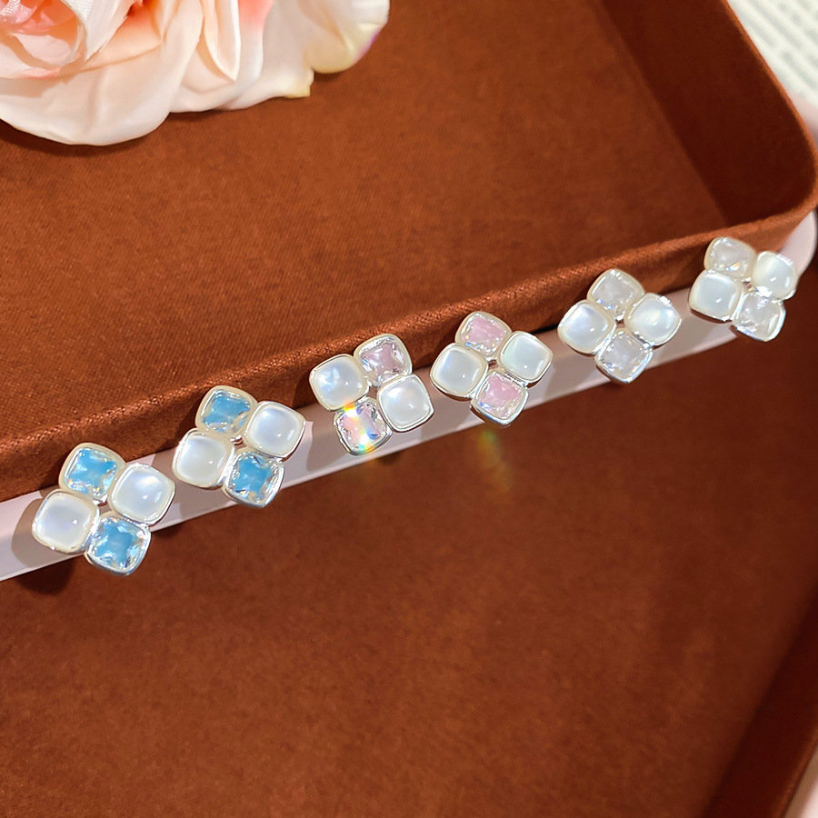Silver needle zircon resin diamond-shaped dopamine fresh sweet, commuter style earrings, light luxury and high-end feel earrings - view 3