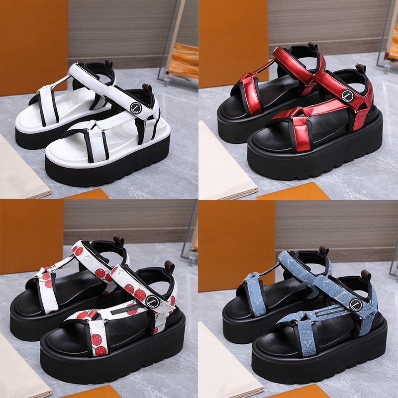 Designer 2026 Summer Classic Soft Sole Sandals Couple Fashion Casual Beach Shoes Mens Womens Daily Thick Sole Sandal Non Slip Sole Sizes 35 46