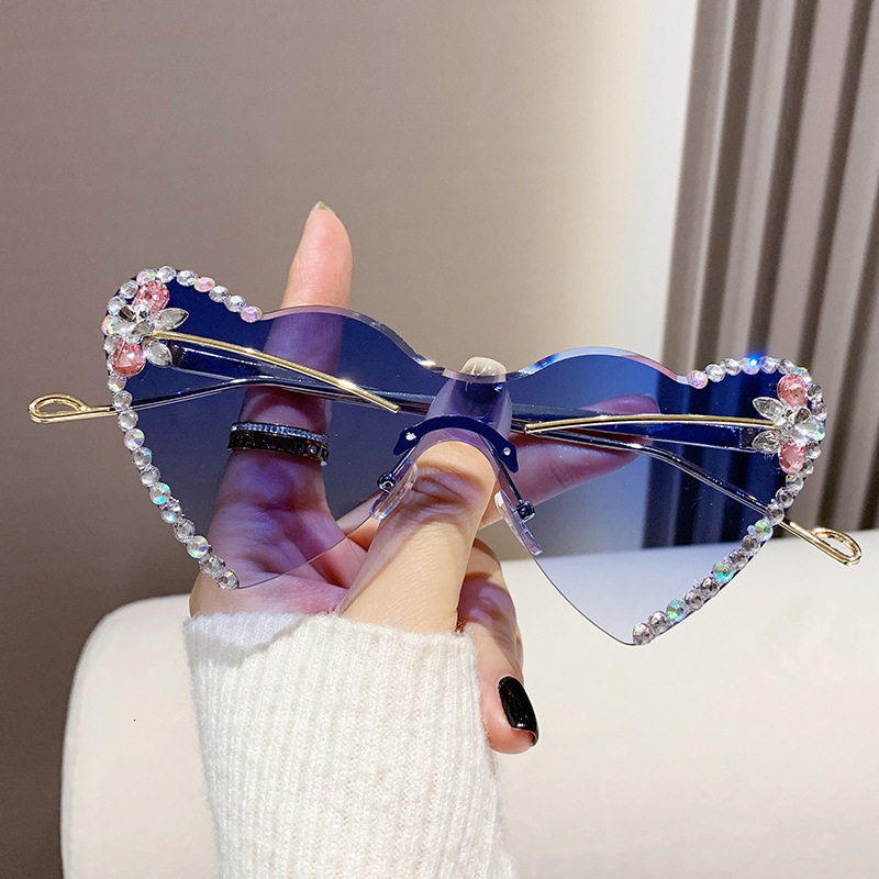 Luxury Brand Designer Sunglasses 2025 New Fashion Heart Diamond Sunglasses For Women, Personalized Rhinestone Sunglasses, European And American Trendy