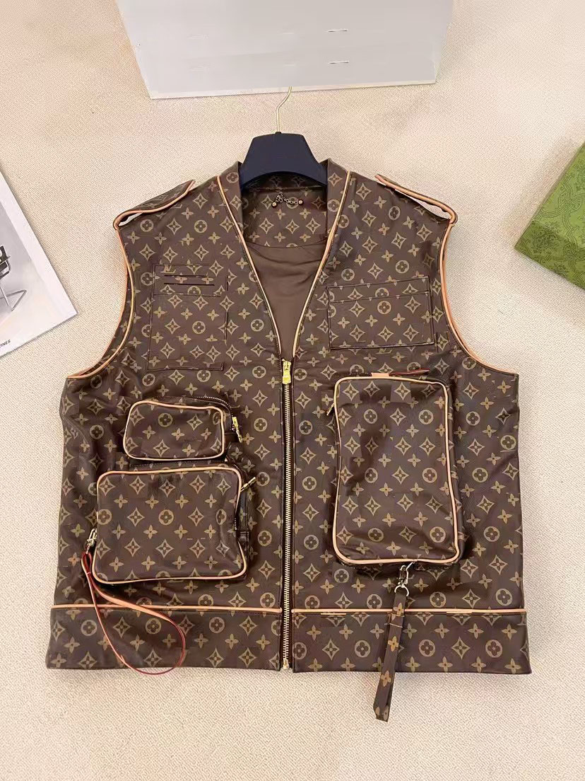 Mens Womens Vests Leather Windbreaker Jackets Fashion Embossing Vest Fur For Women Men Stylish Tactical Vests Classic Pattern Outerwear