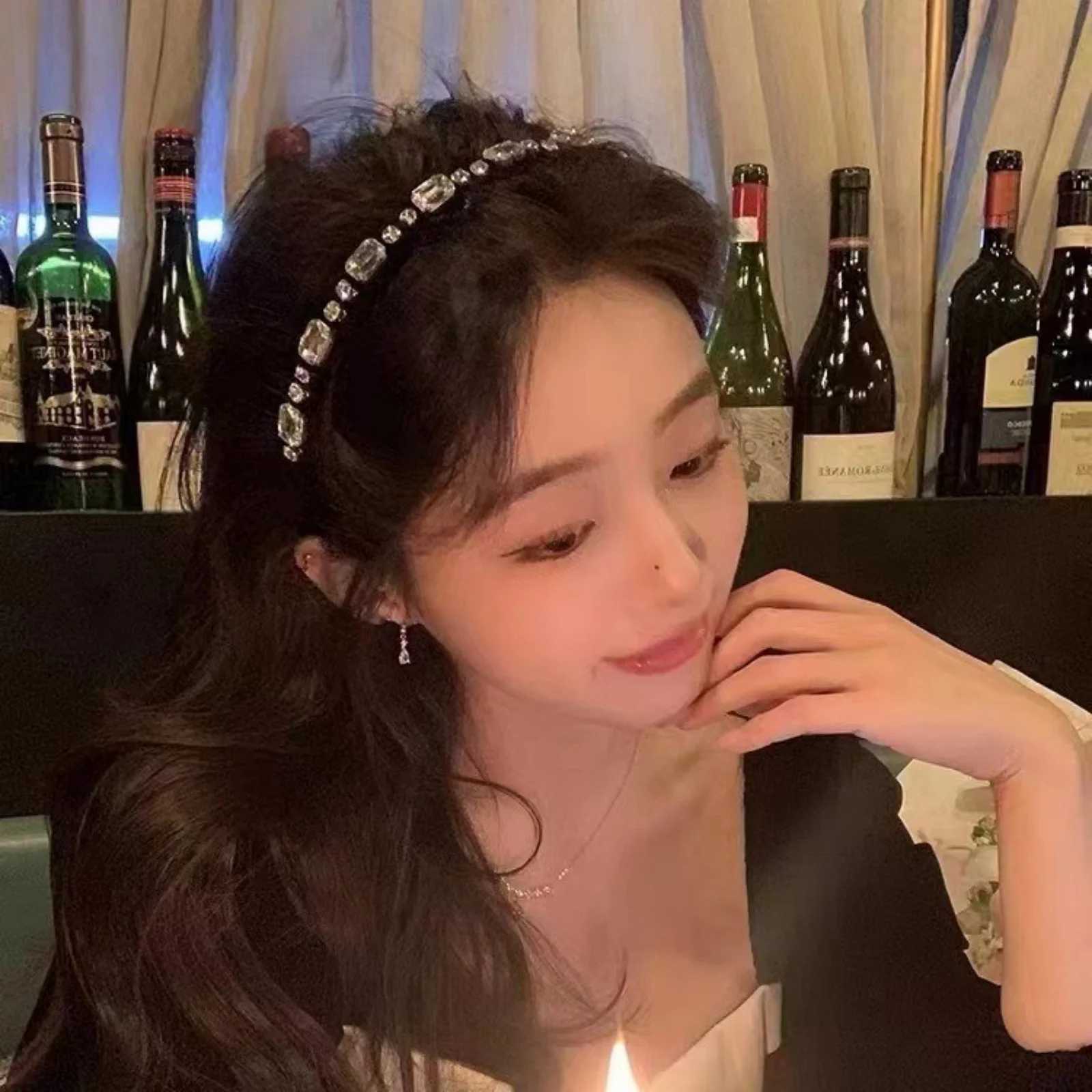 1pc Velvet Hair Hoop with Shiny Diamonds for Women - Luxury Style Headband for Autumn Winter Suitable for Face Washing Hair D260326