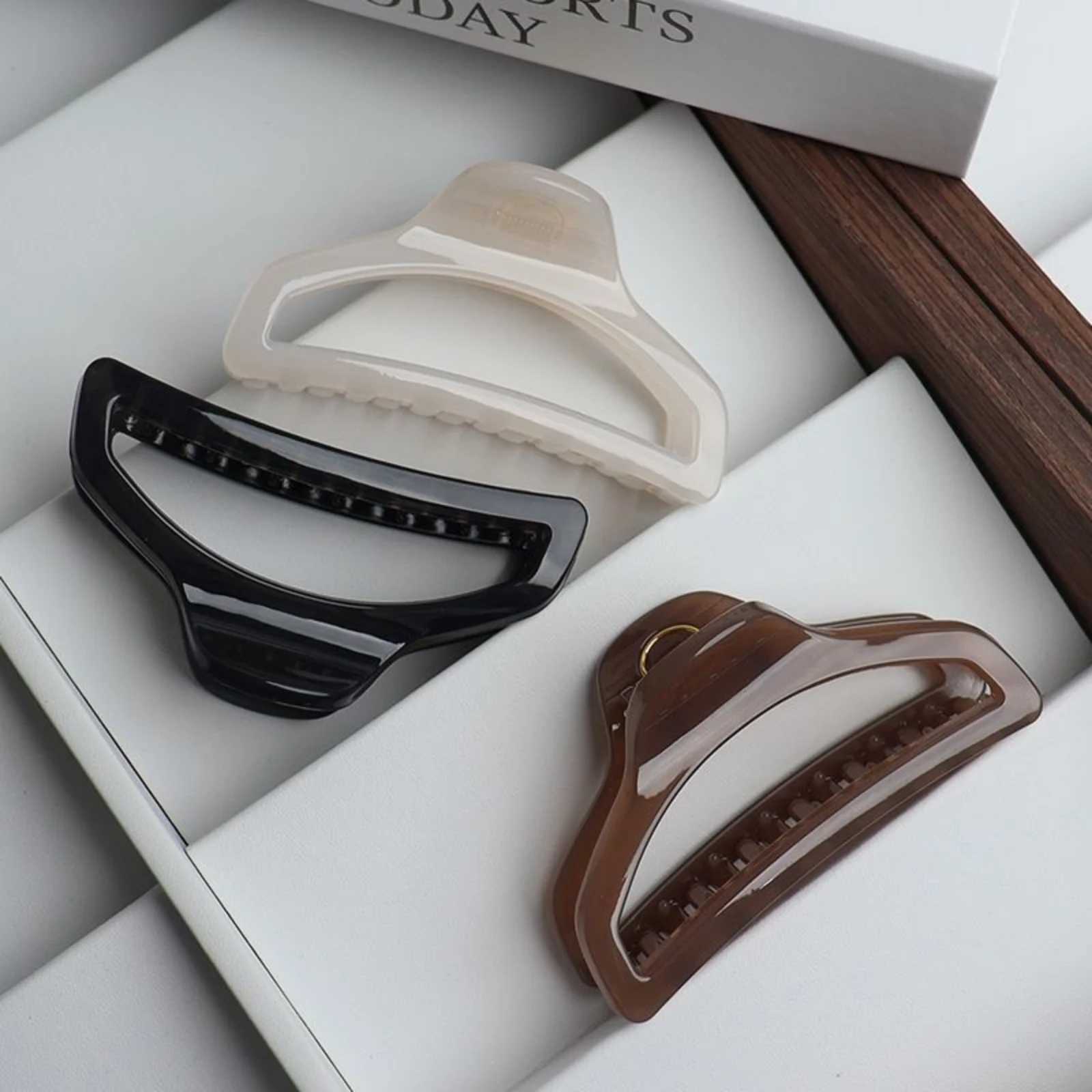 1PC Medium Shark Clip Hair Clip Female Back of Head Grab Clip French Plate Hair Grab Hair Accessory Premium H260326