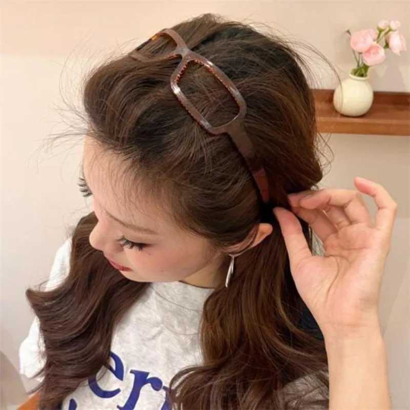 Coffee Leopard Print Eyeglass Frame Shape Acrylic Hair Bands for Women Outdoor High Skull Top Fixed Headband Vintage Accessories D260326