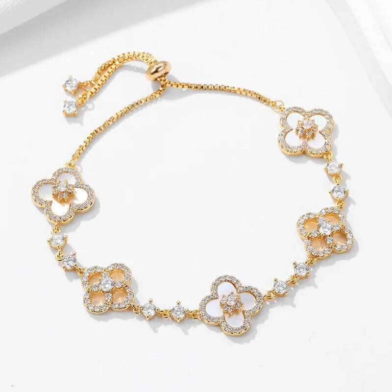 Light Luxury Cherry Blossom Pink Shell-like Clover Bracelet Women's Stylish Chic Jewelry,Lucky Four-Leaf Flower Design