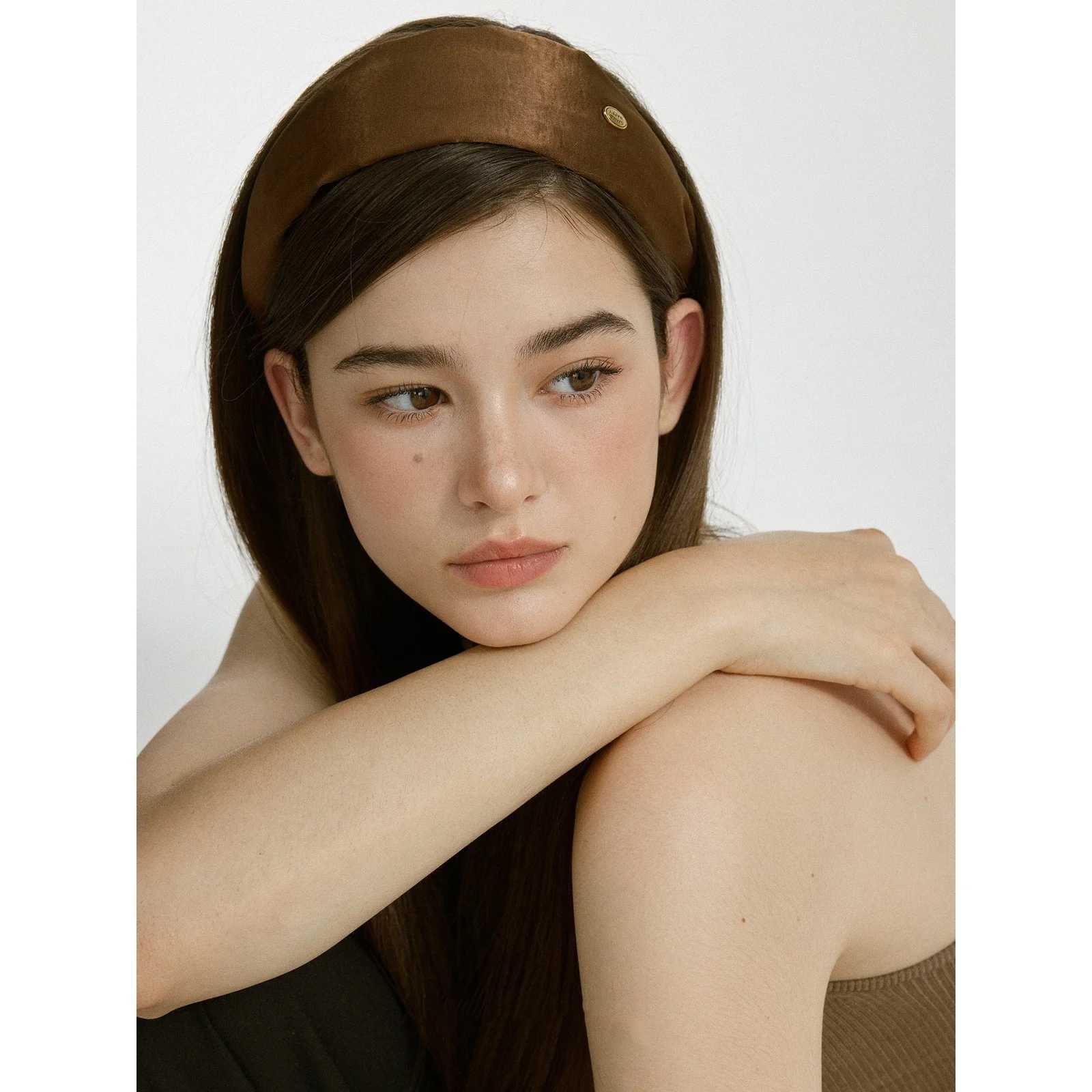 1 Piece French Retro Satin Glossy Headband Autumn Winter Elegant Wide-Brimmed Hair Hoop Womens Stylish Hair Accessory D260326