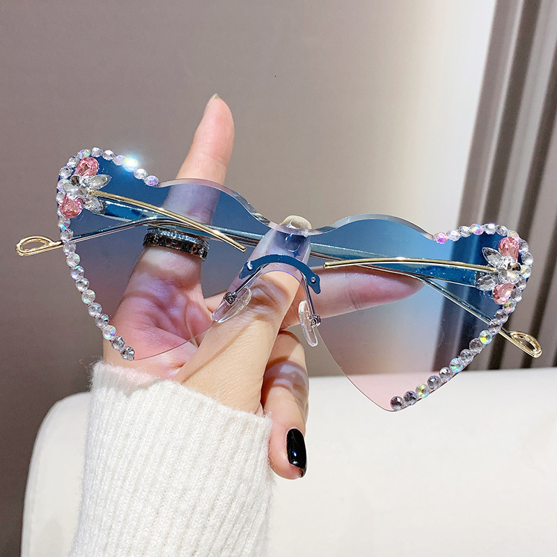 Luxury Brand Designer Sunglasses 2025 New Fashion Heart Diamond Sunglasses For Women, Personalized Rhinestone Sunglasses, European And American Trendy