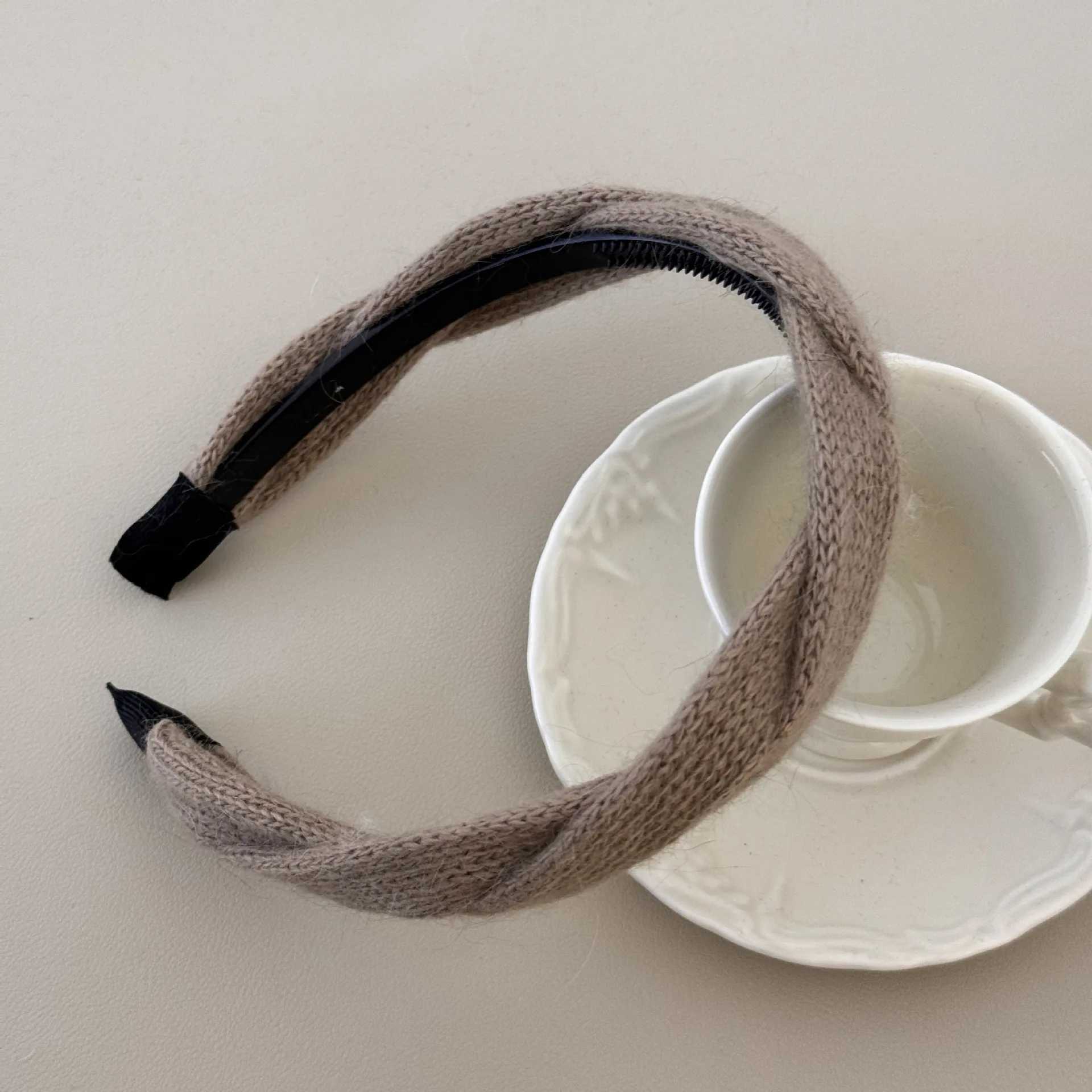 New Soft Waxy Plush Hair Band Knitted Fried Dough Twists Hair Band for Autumn and Winter Women D260326