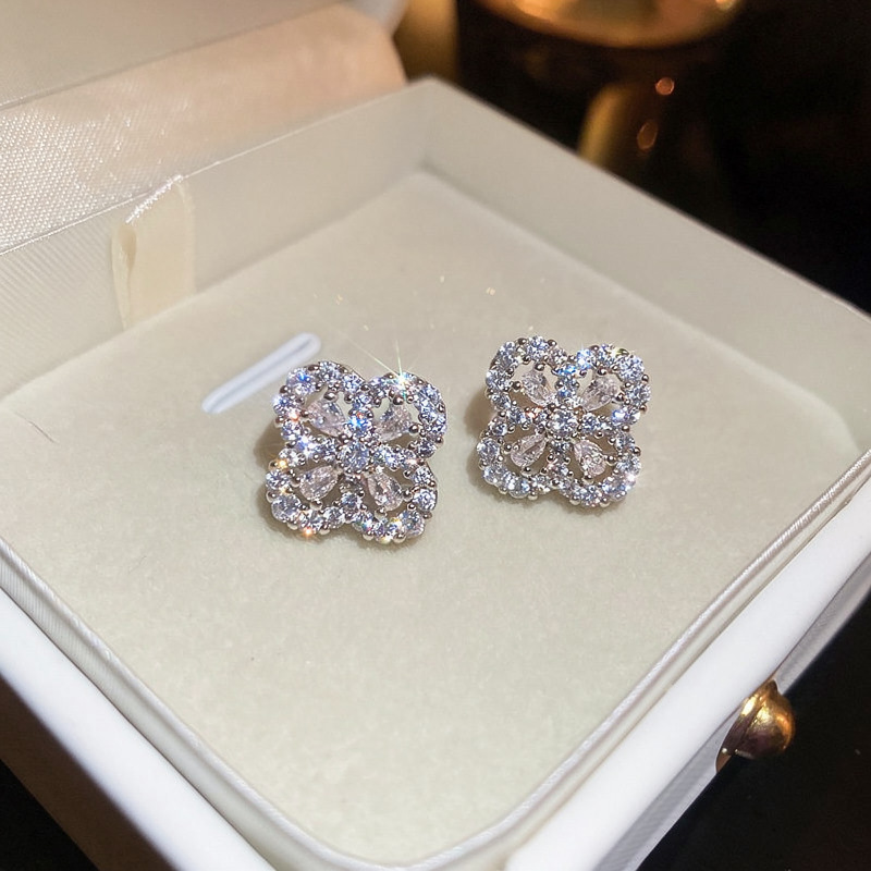Full Diamond Four-Leaf Clover Light Luxury High-End Niche Design Simple Elegant Exquisite Zircon Earrings Sparkling - view 4