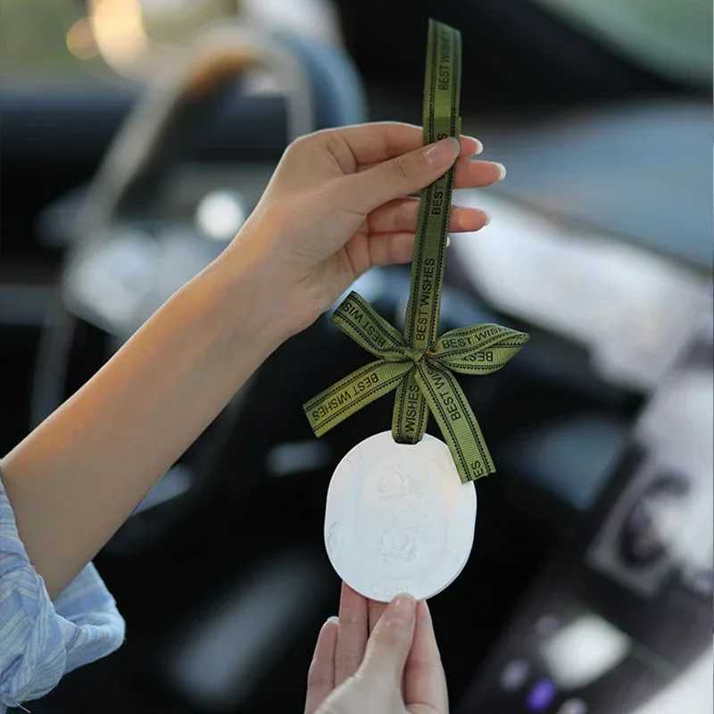 Car Solid Aroma Diffuser Best-selling Cars Gypsum Embossed Flower Fragrance Tablet Pendant Auto Interior Accessories H260326