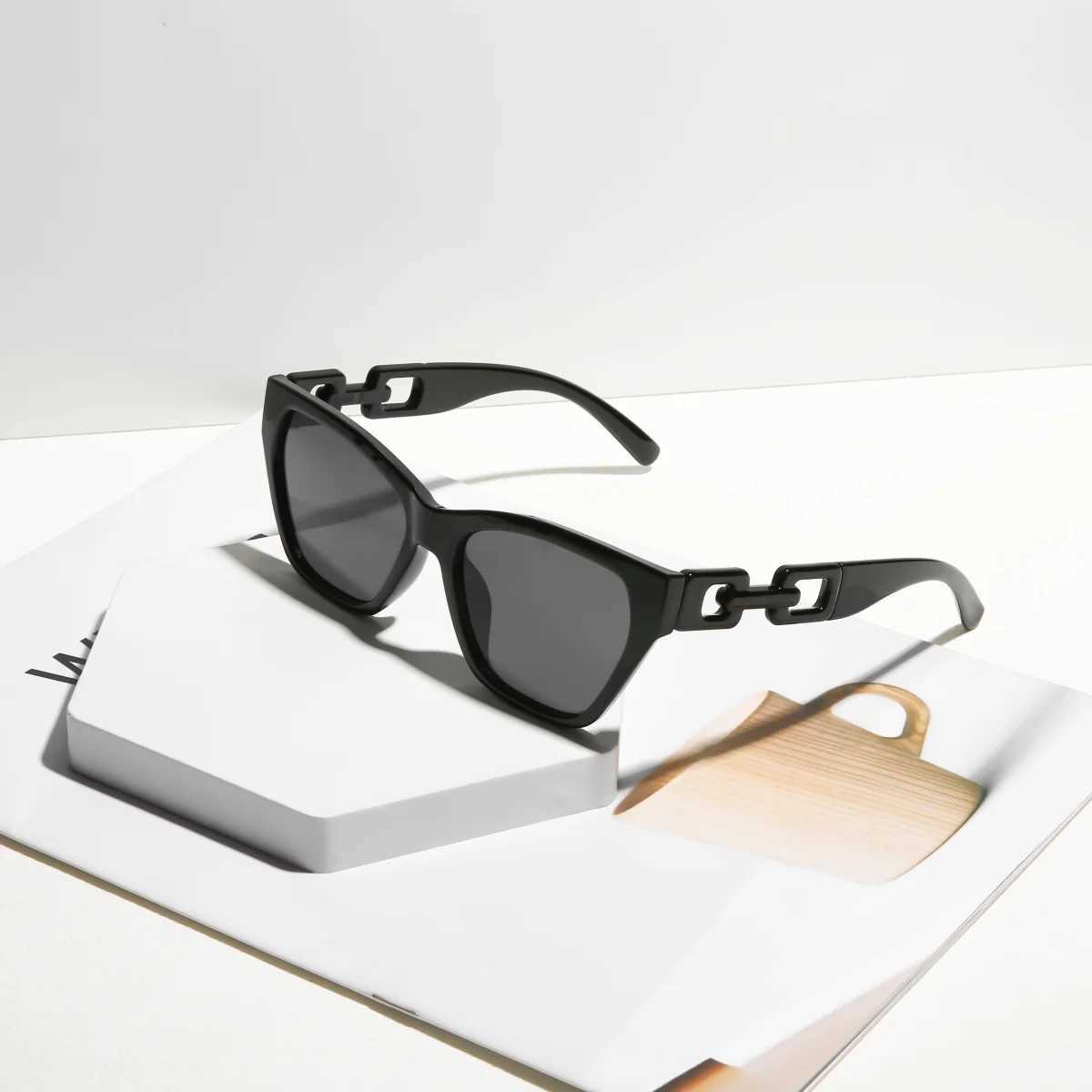 European and American retro fashion Y2K sunglasses for summer sun shading sun protection UV protection lightweight sunglasses D2603261