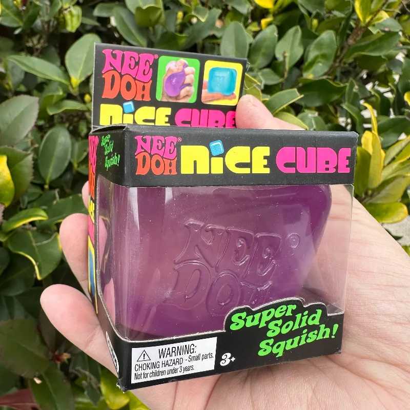 Needoh Nice Cube Antistress Sensoriale Giocattolo per Ansia e Concentrazione Cubo Sensoriale da Scrivania per Adulti e Bambini Z260326
