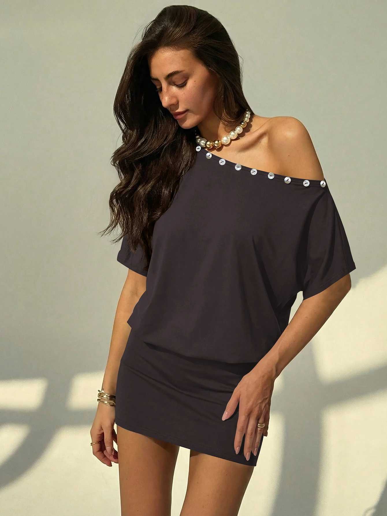 Hugcitar Women Fashion Skew Collar Solid Short Sleeve Buttons Ruched Sexy Mini Dress Spring Summer Casual Clothes Party Club M260326