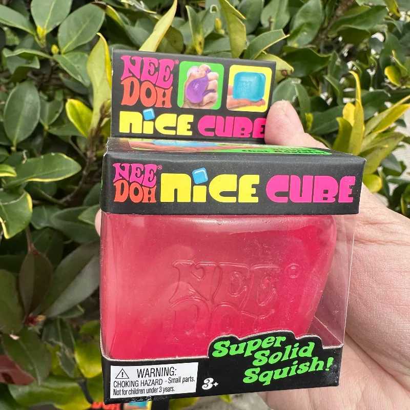 Needoh Nice Cube Antistress Sensoriale Giocattolo per Ansia e Concentrazione Cubo Sensoriale da Scrivania per Adulti e Bambini Z260326