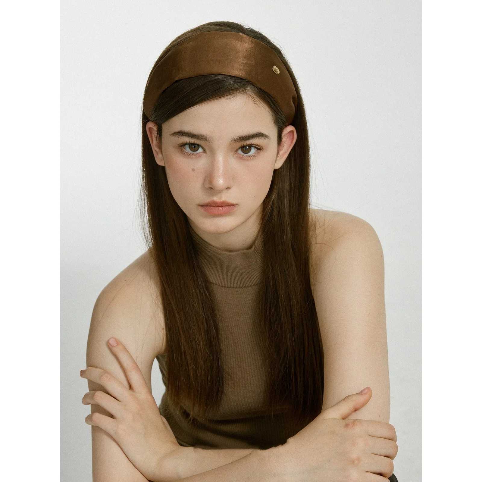 1 Piece French Retro Satin Glossy Headband Autumn Winter Elegant Wide-Brimmed Hair Hoop Womens Stylish Hair Accessory D260326