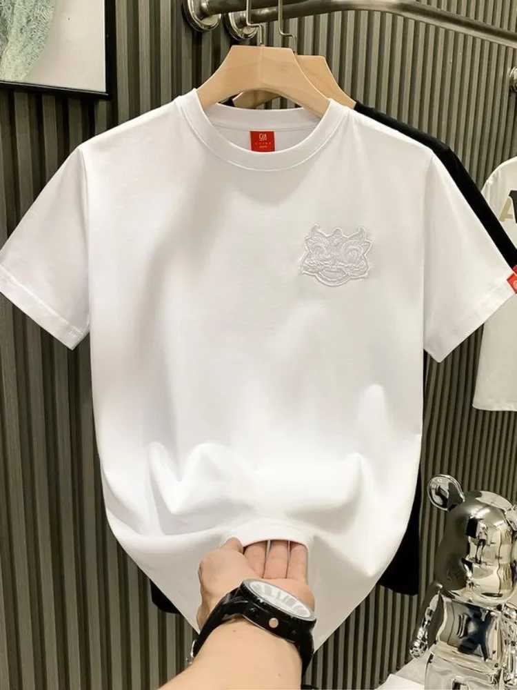 Male Tees Shirts Skinny Embroidery Lion New In Party Y2k Original Tops Hot Basic Korean Popular Clothes Cool Cheap Mens T-shirt C260326