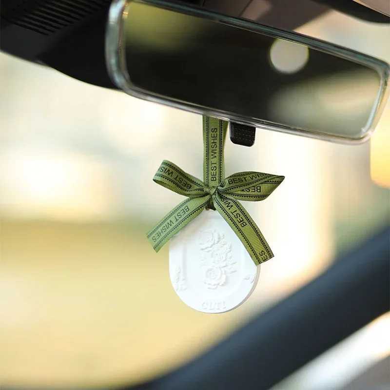 Lasting Aroma Aromatherapy Light Luxury Ancient Home Perfume Diffuser Gypsum Embossed Fragrance Tablet Car Fragrance Pendant H260326