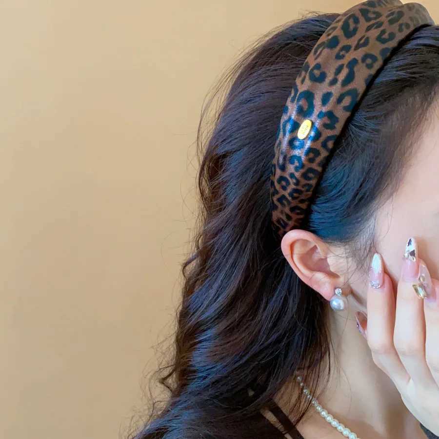 Luxury Leopard Print Leather Headbands for Women Vintage Wide Bump High Skull Top Hair Hoop Autumn Winter Headwear Party Decor M D260326