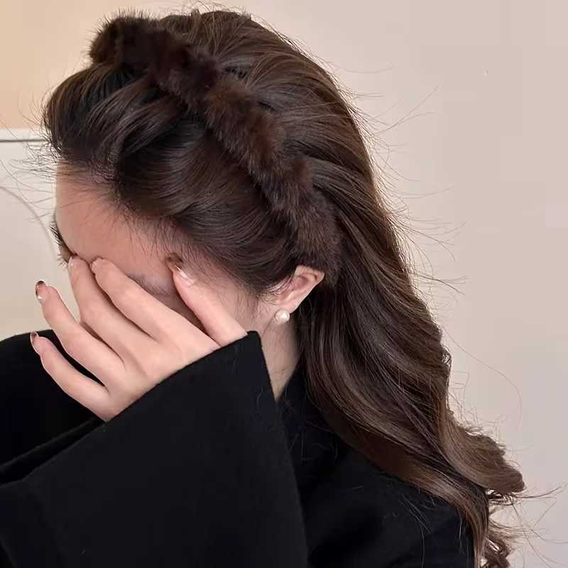 Stylish and stylish leopard-print plush toothed hairband high skull top design anti-slip and hair-breaking styling hairband D260326