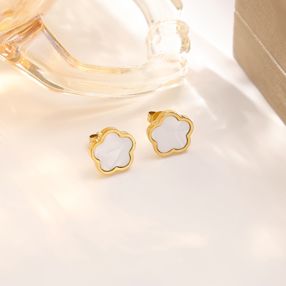 Designer Earring Stainless Steel Lucky Five petal Clover Flower Srud Earrings for Women Enamel Shell Pearl Simple Fashion Gift Jewelry drop shipping