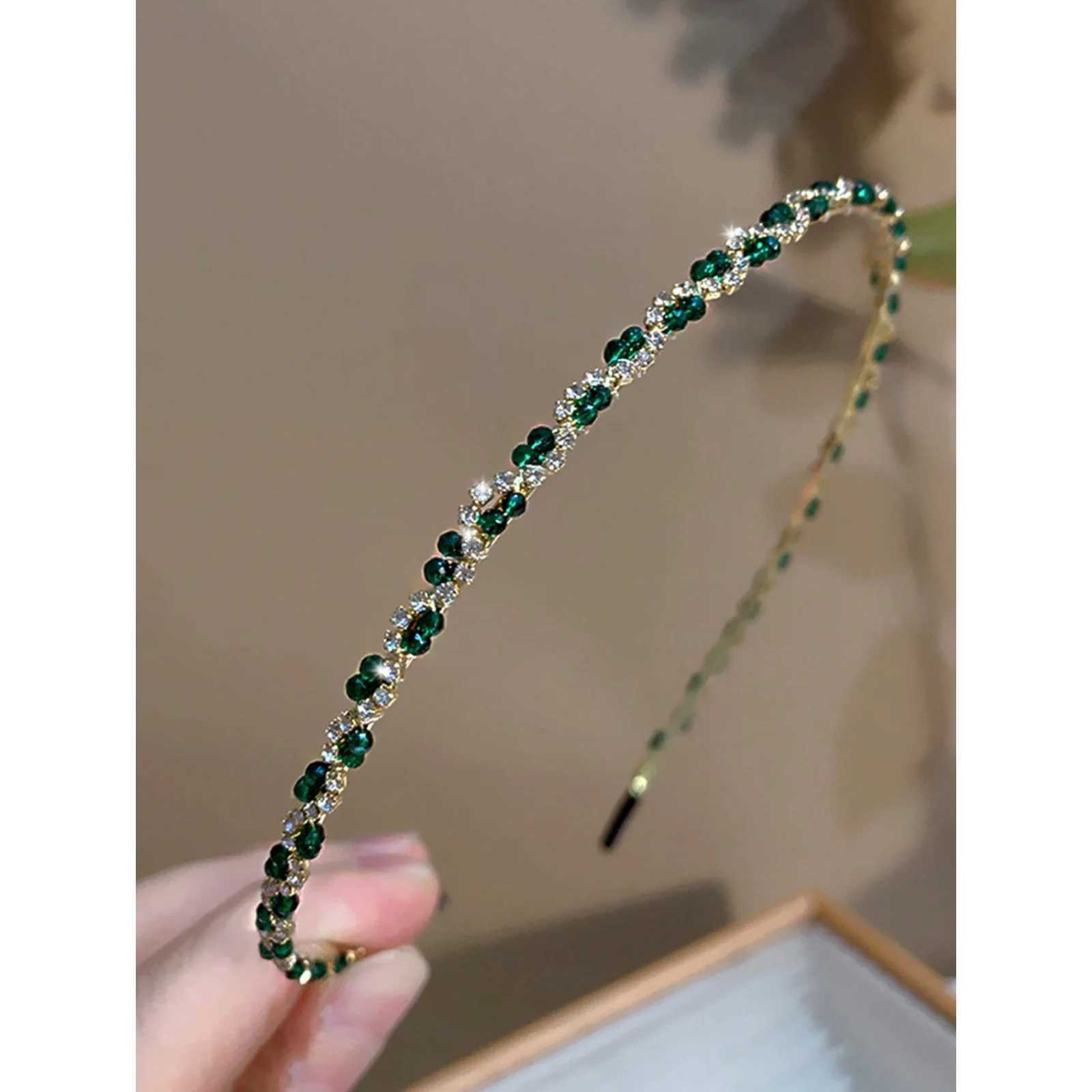 1PC Elegant Retro Palace-Style Green Narrow-Edged Headband Shiny Zinc Alloy Hair Accessory Suitable for Parties and Daily Wear D260326