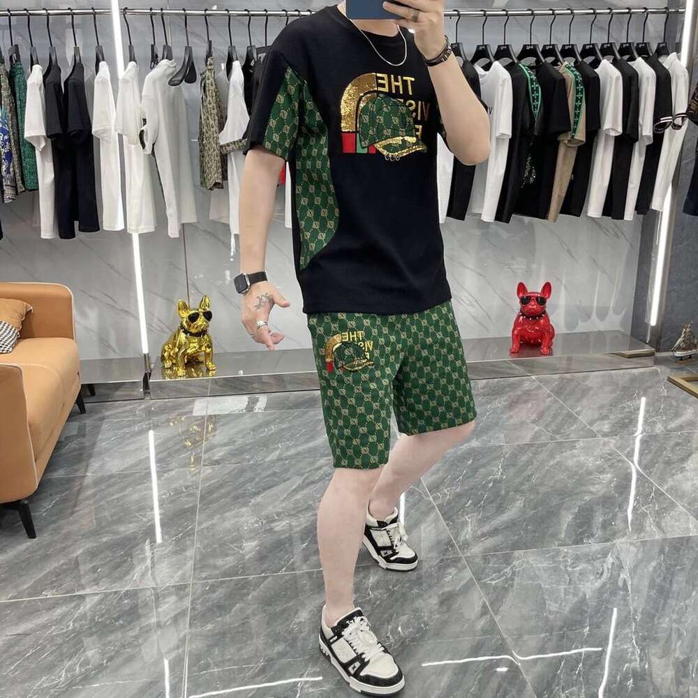 2026 European Summer Fashion Casual Suit With Unique Print, Men's T-Shirt And Shorts Set In Light Luxury Style